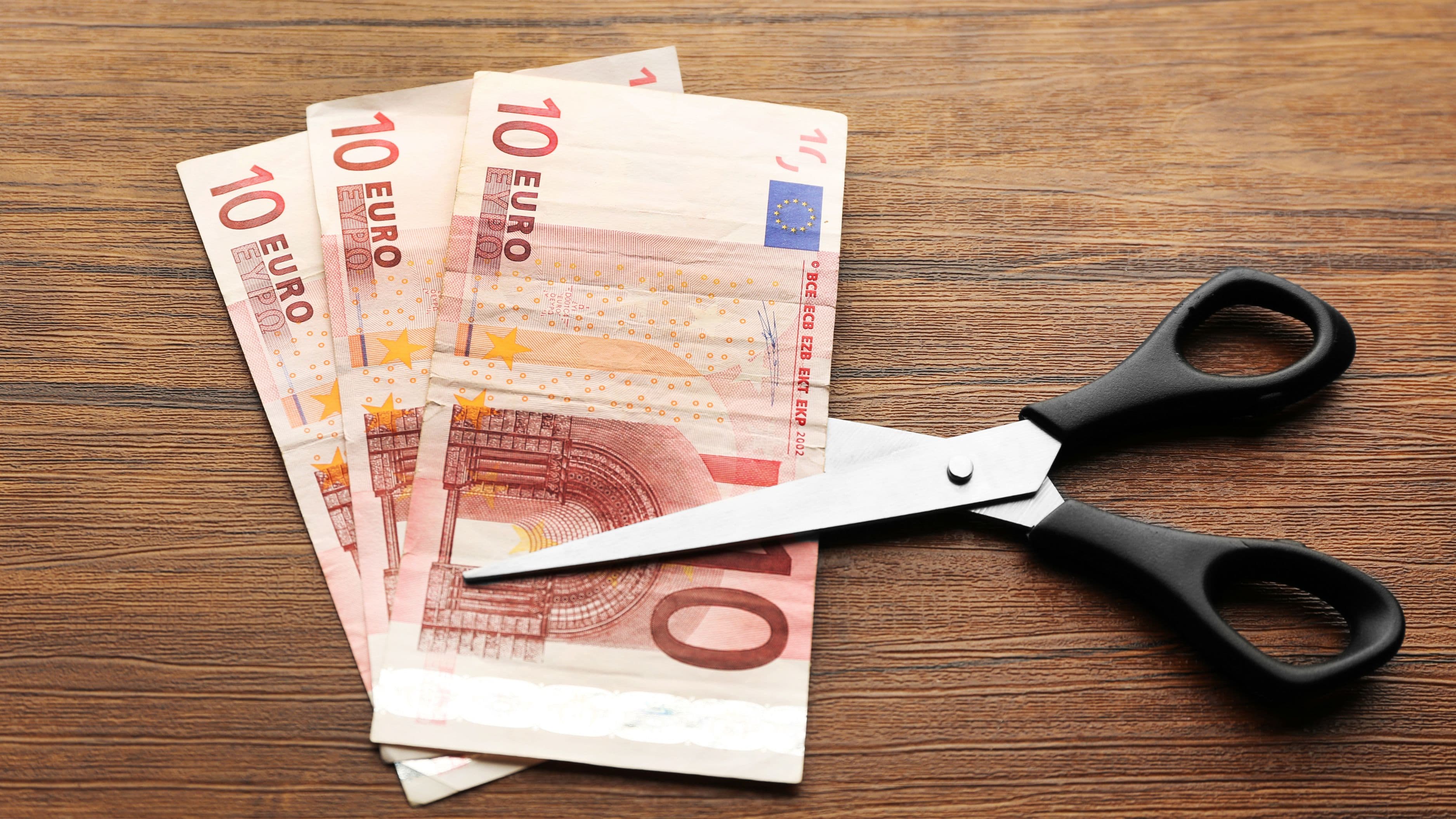 How AI-Powered Spend Analysis Helps Businesses Cut Costs